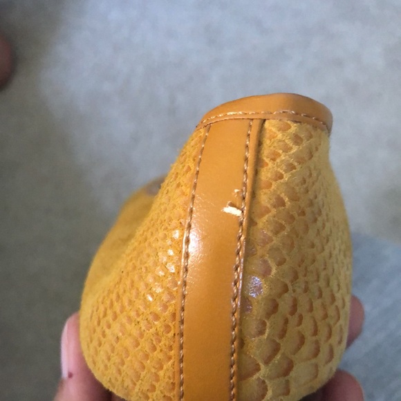Yellow snakeskin ballet flat with bow detail - Picture 5 of 7